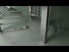 เข้าและออกจากประตูกั้นประตูสวิงสำหรับคนเดินเท้าแบบอิเล็กทรอนิกส์แบบเสากลมอัตโนมัติ