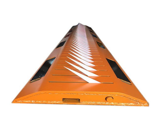 เหล็กหนามกันยางรถยนต์ A3 มองเห็นได้ชัดเจน พร้อมรับน้ำหนัก 40 ตัน สำหรับระบบควบคุมการจราจร