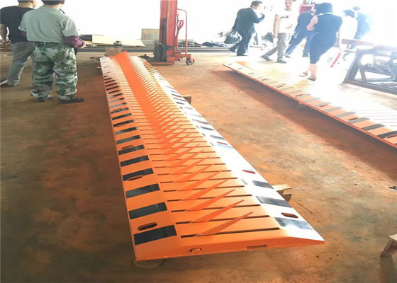 เครื่องฆ่ายางแบบลุกลุกต่อการก่อการร้าย มีความหนาของใบมีด 10 มิลลิเมตร และสร้างจากเหล็ก A3