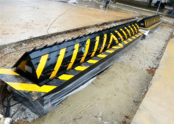 เครื่องกีดขวางถนนแบบไฮดรอลิกไฟฟ้าอัตโนมัติควบคุมยานพาหนะ พร้อมโหลดเพลา 70 ตัน ควบคุม PLC และการใช้งานระยะไกล